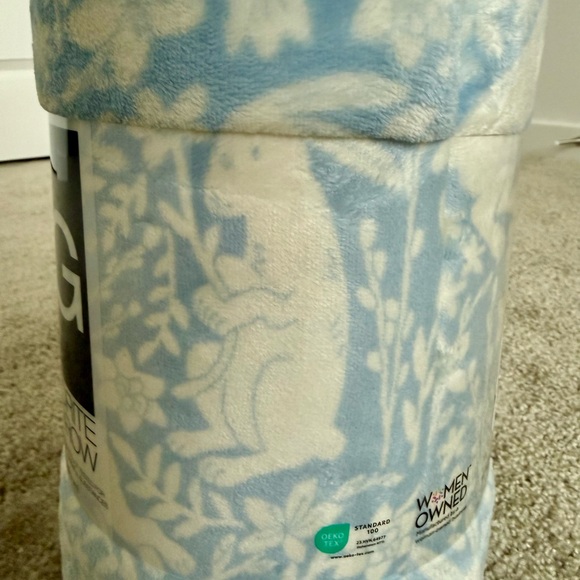 The Big One Bunnies Oversized Super Soft Plush Throw 5’x6’ Easter Bunny NWT - Picture 4 of 5